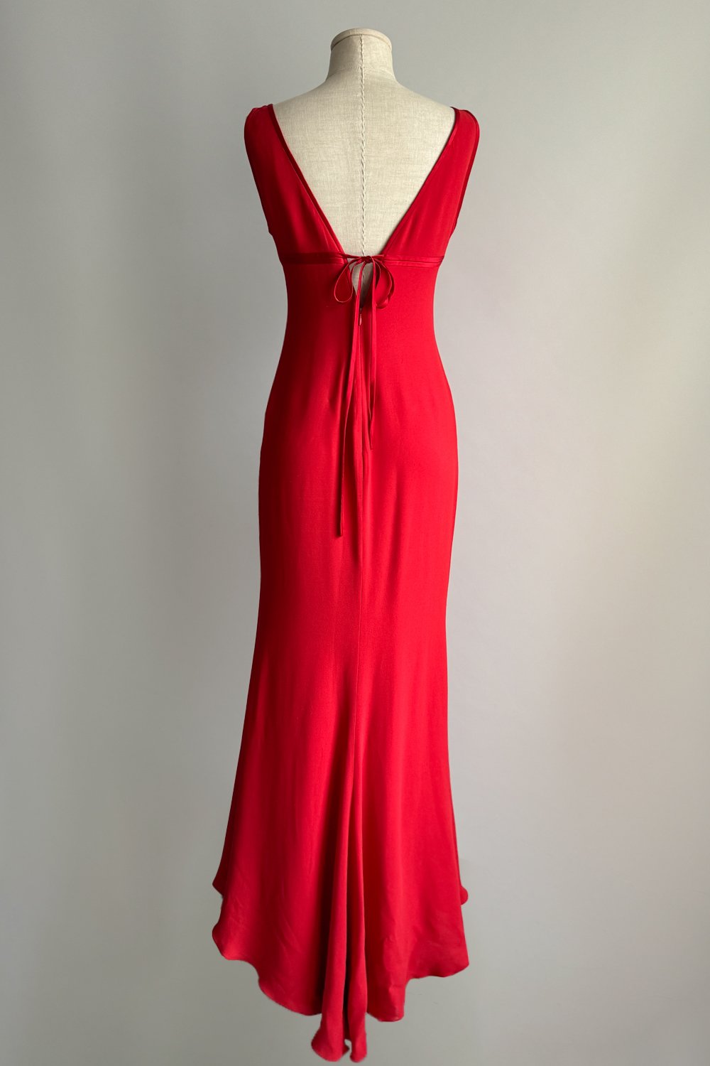 EMERIEU-Valentino-Garavani-2000s-vintage-red-tie-gown-4