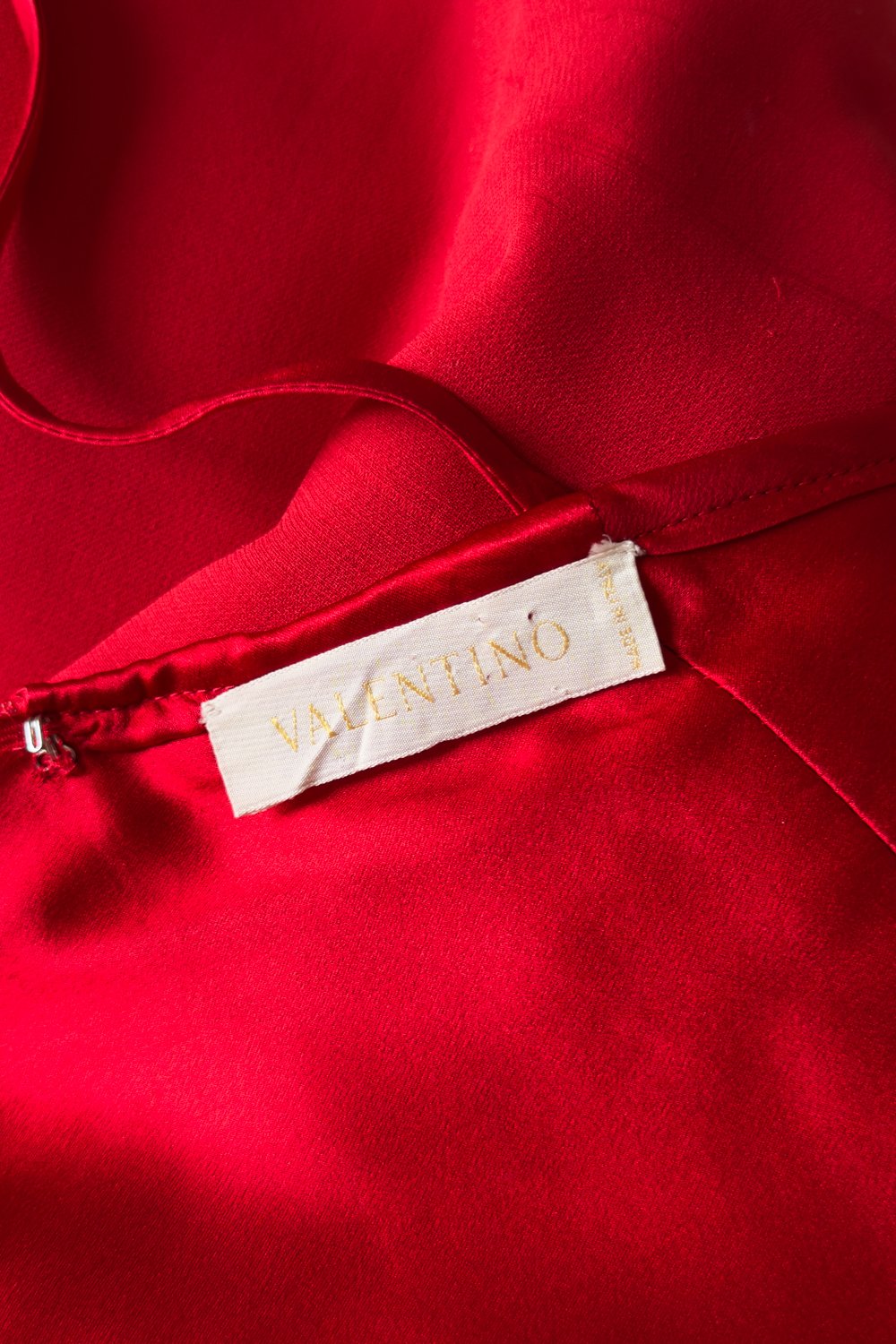 EMERIEU-Valentino-Garavani-2000s-vintage-red-tie-gown-label