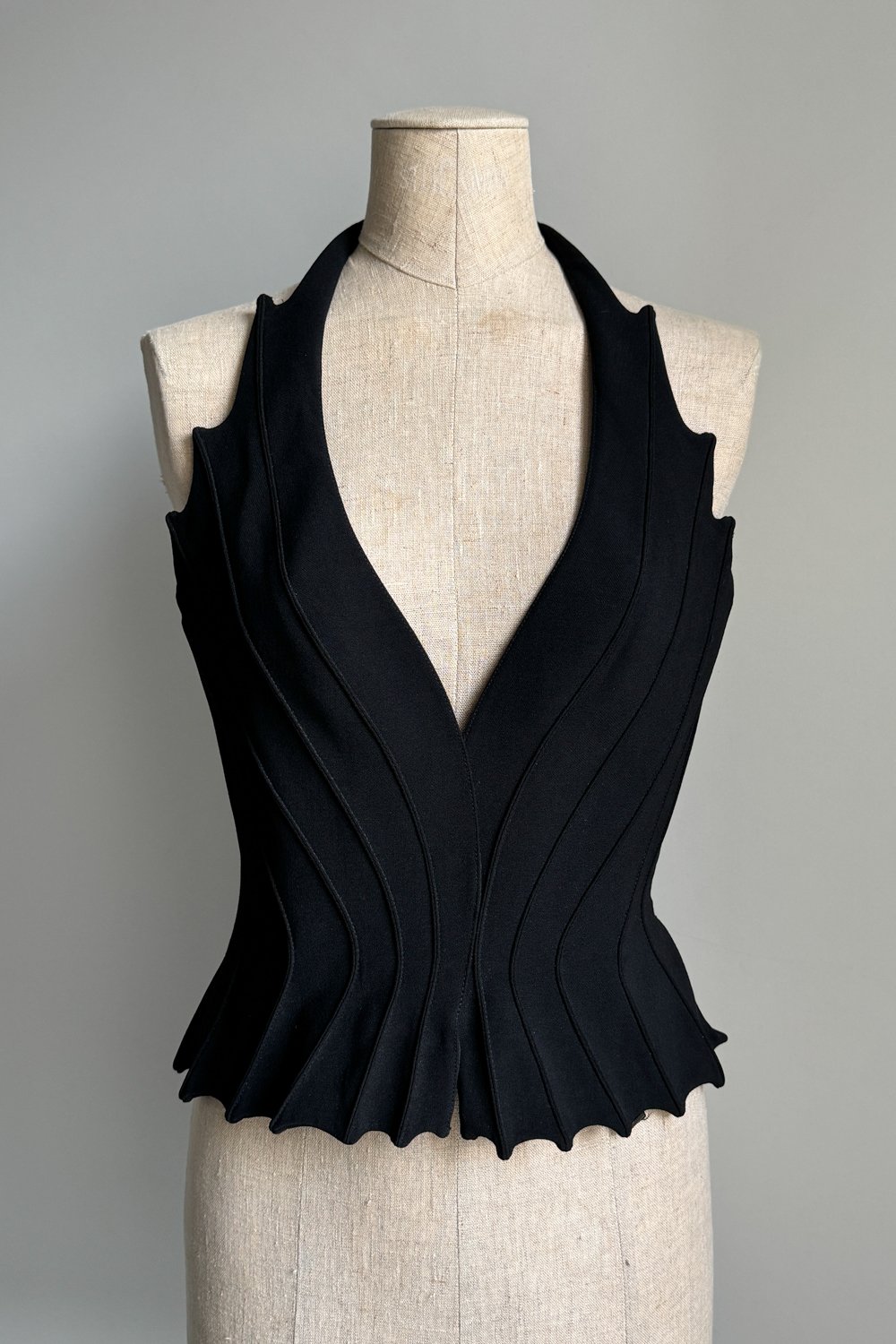 EMERIEU-Thierry-Mugler-Couture-2000-vintage-black-sculptural-wook-spike-black-halter-corset-1