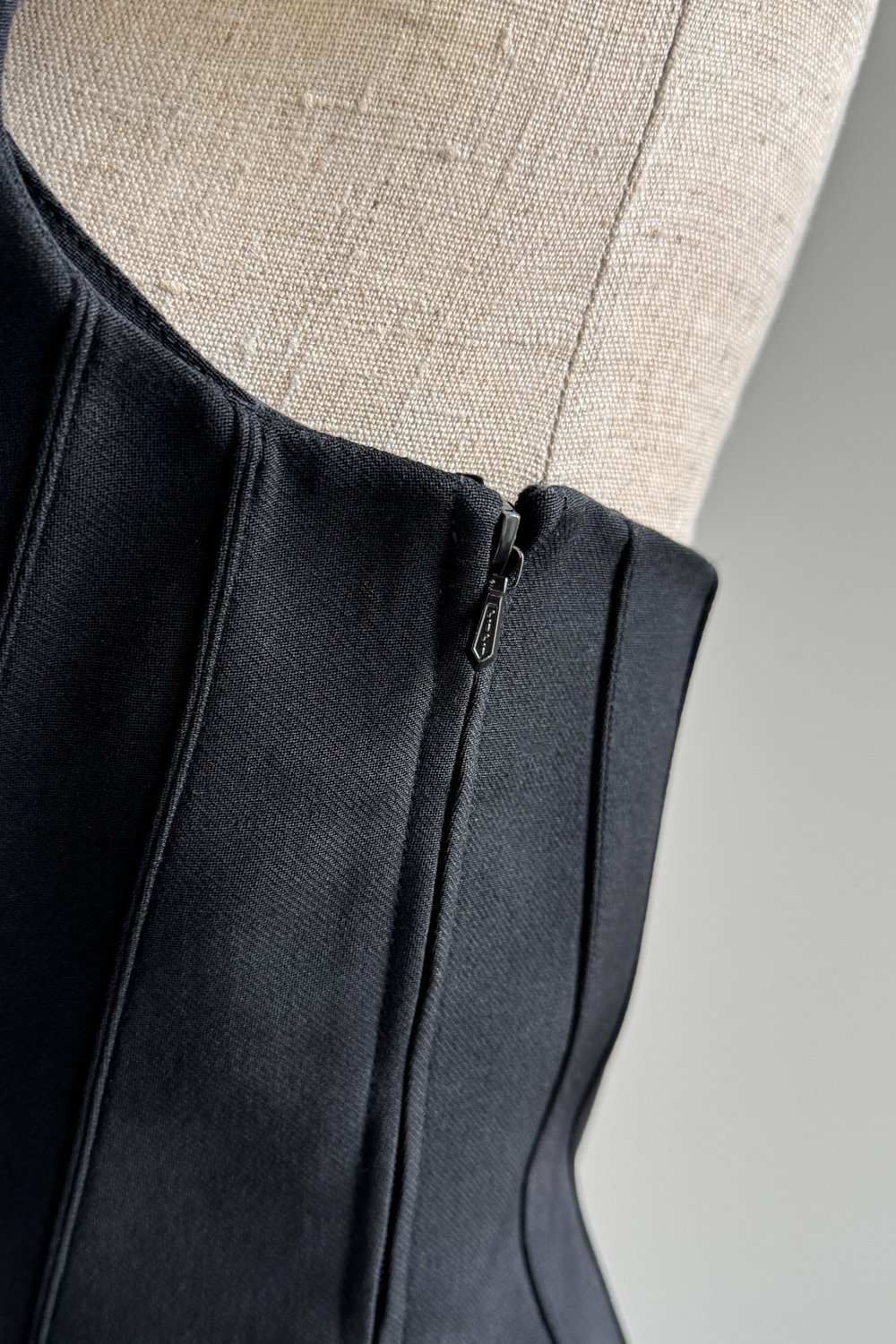 EMERIEU-Thierry-Mugler-Couture-2000-vintage-black-sculptural-wook-spike-black-halter-corset-10