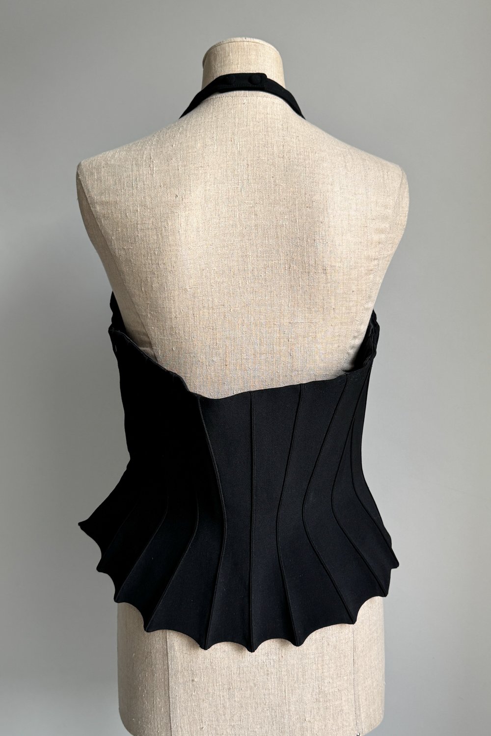 EMERIEU-Thierry-Mugler-Couture-2000-vintage-black-sculptural-wook-spike-black-halter-corset-4