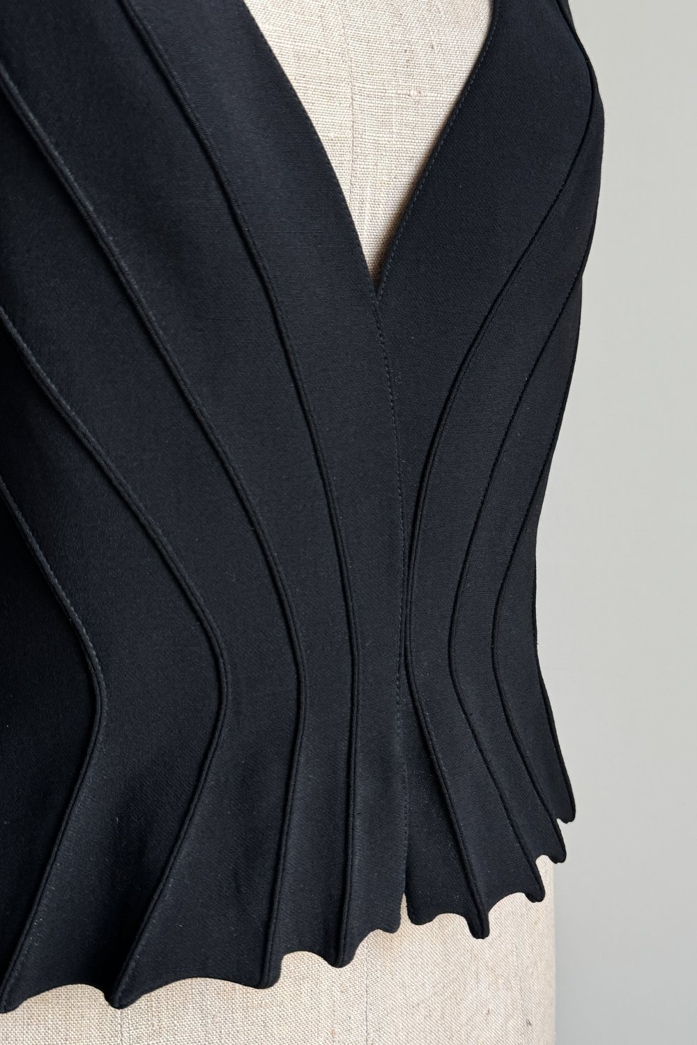 EMERIEU-Thierry-Mugler-Couture-2000-vintage-black-sculptural-wook-spike-black-halter-corset-9