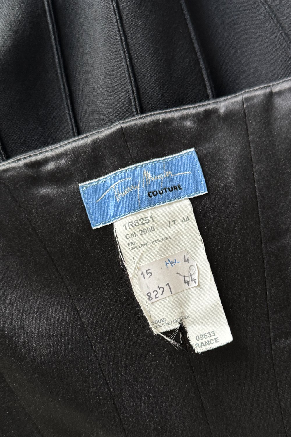 EMERIEU-Thierry-Mugler-Couture-2000-vintage-black-sculptural-wook-spike-black-halter-corset-label