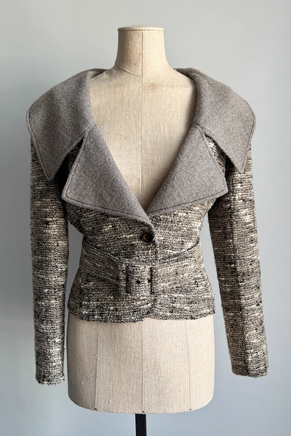 EMERIEU-Valentino-early-2000s-vintage-tweed-wide-collar-grey-wool-belt-jacket-1