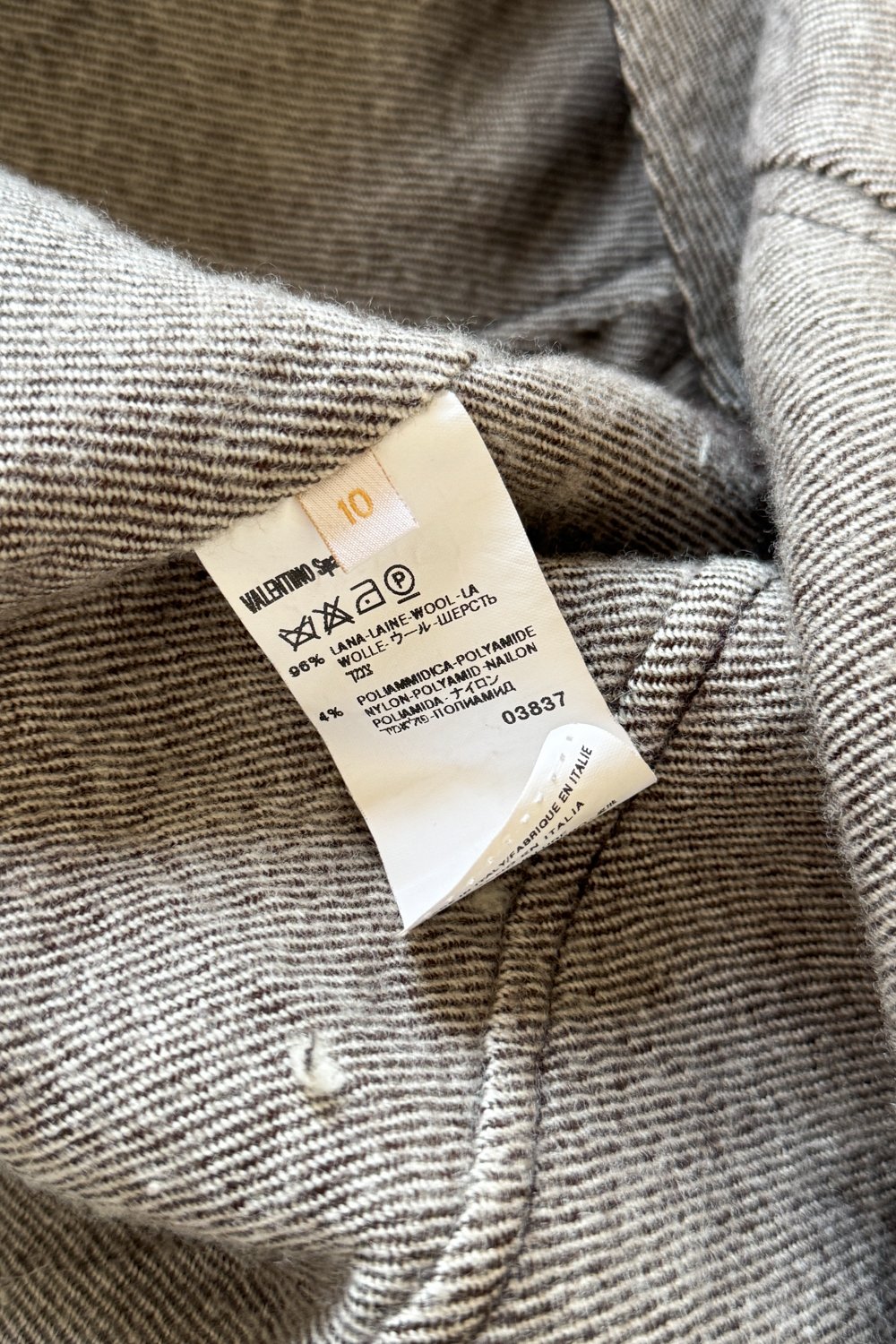 EMERIEU-Valentino-early-2000s-vintage-tweed-wide-collar-grey-wool-belt-jacket-compo