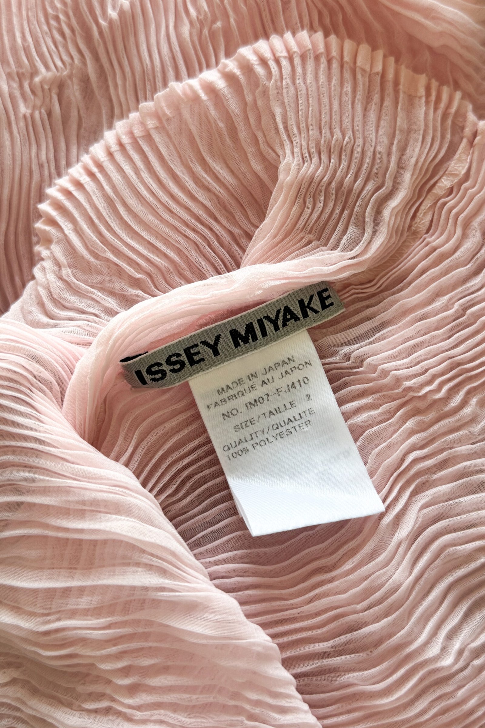 EMERIEU-issey-miyake-SS-1993-light-pink-pleats-long-sleeve-sheer-top-label