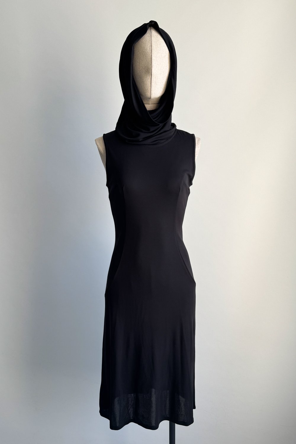 EMERIEU-Dolce-&-Gabbana-SS-1996-vintage-black-jersey-hooded-midi-dress-1