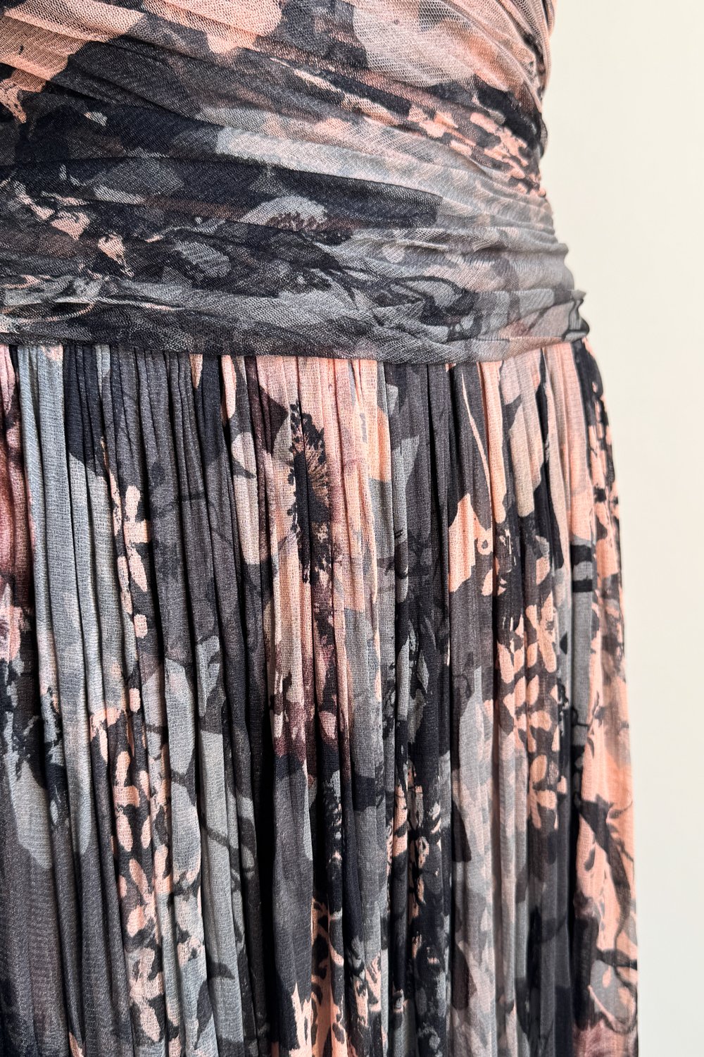 EMERIEU-D&G-Dolce-&-Gabbana-2000s-black-and-blush-watercolour-floral-print-pleated-mesh-midi-dress-10