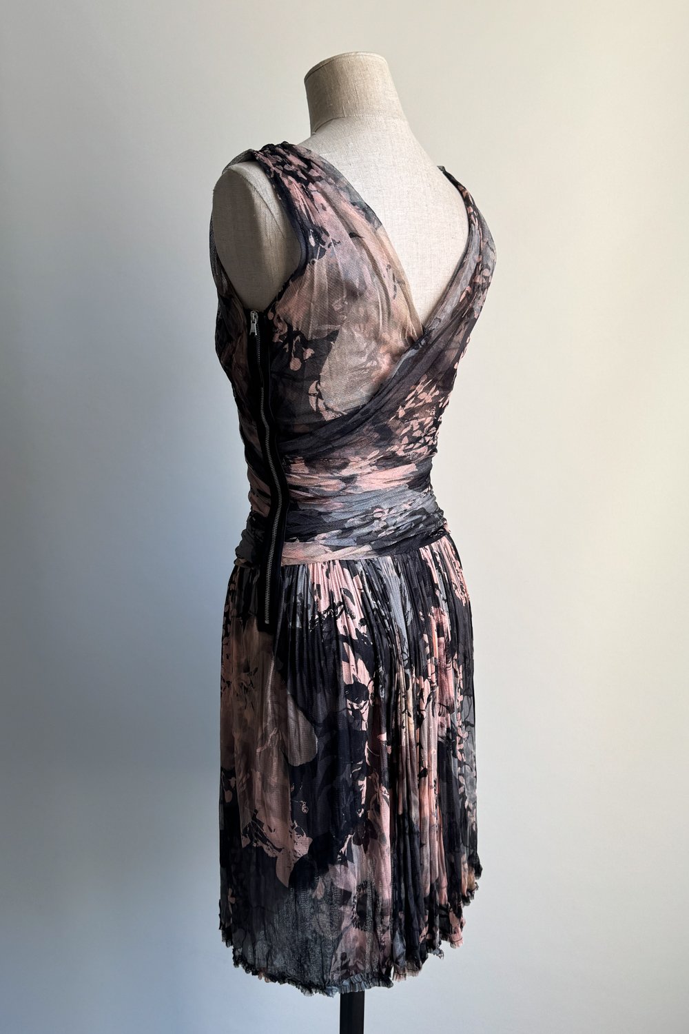 EMERIEU-D&G-Dolce-&-Gabbana-2000s-black-and-blush-watercolour-floral-print-pleated-mesh-midi-dress-3