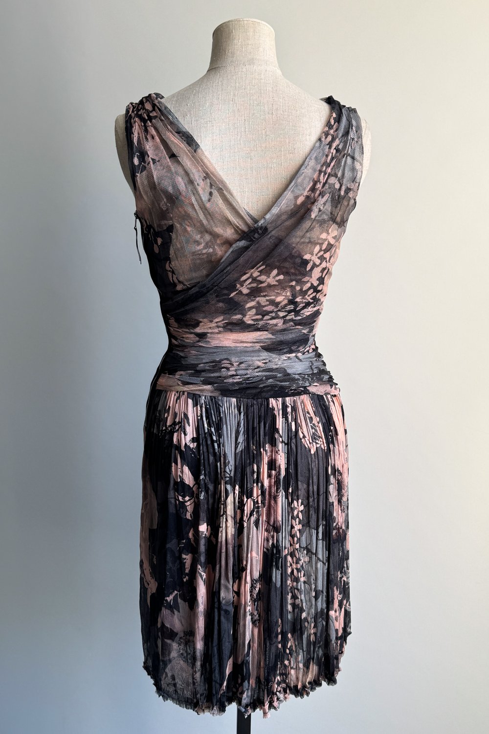 EMERIEU-D&G-Dolce-&-Gabbana-2000s-black-and-blush-watercolour-floral-print-pleated-mesh-midi-dress-4