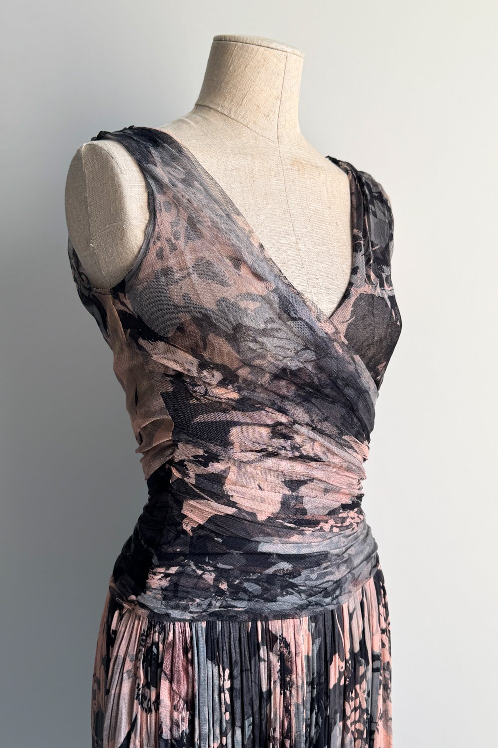 EMERIEU-D&G-Dolce-&-Gabbana-2000s-black-and-blush-watercolour-floral-print-pleated-mesh-midi-dress-5