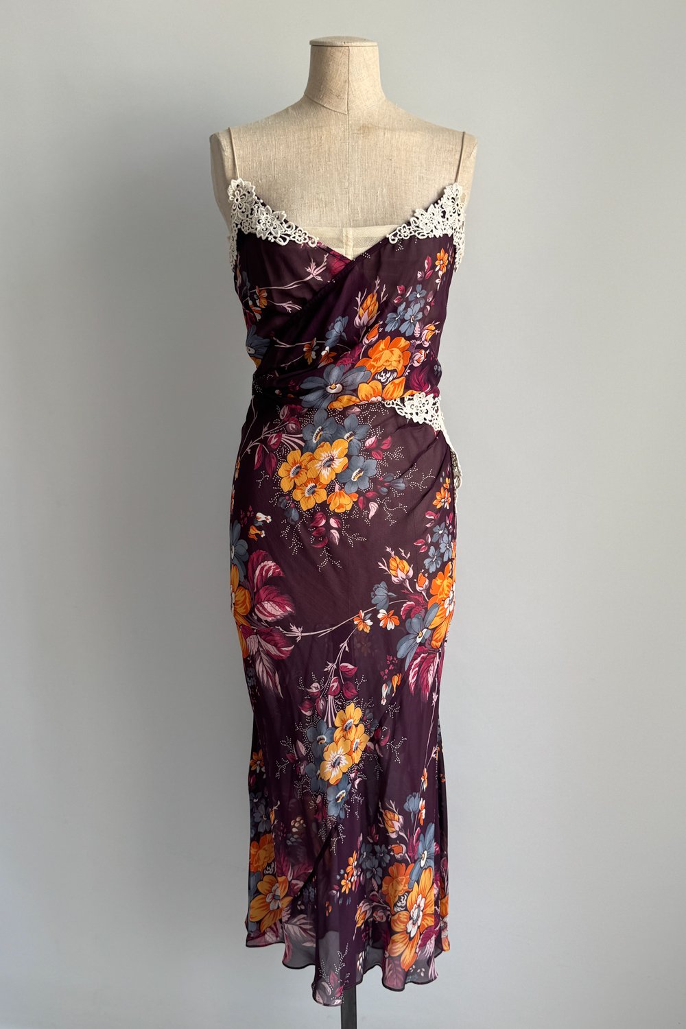 EMERIEU-D&G-Dolce-&-Gabbana-SS-2004-vintage-plum-floral-print-silk-chiffon-slip-dress-with-lace-trim-1