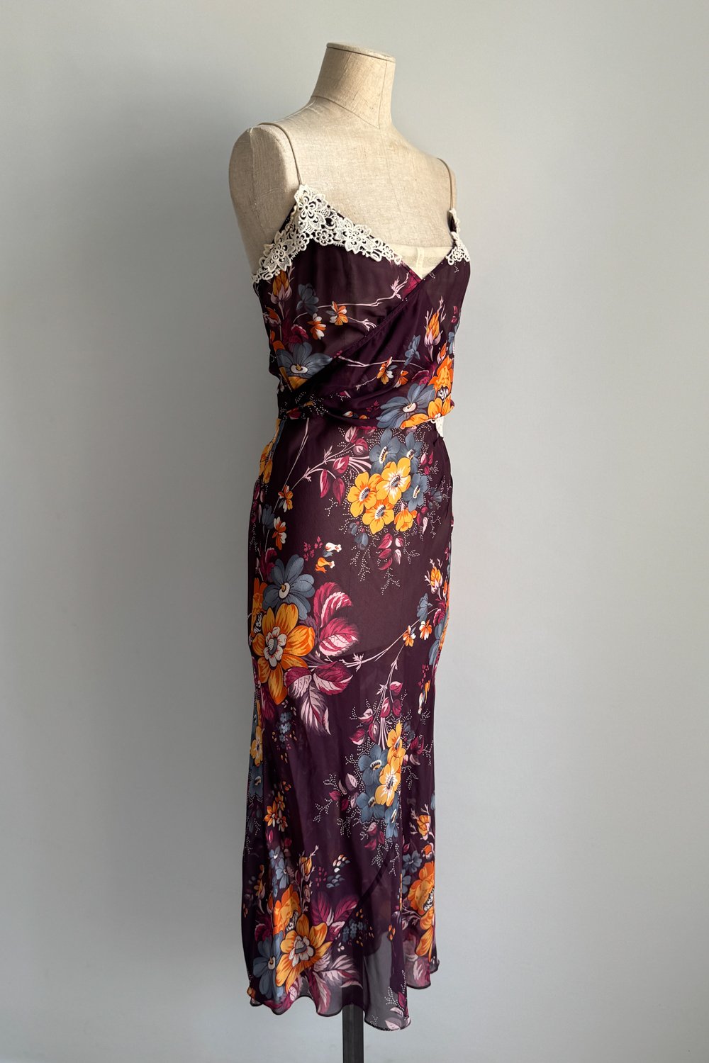EMERIEU-D&G-Dolce-&-Gabbana-SS-2004-vintage-plum-floral-print-silk-chiffon-slip-dress-with-lace-trim-2