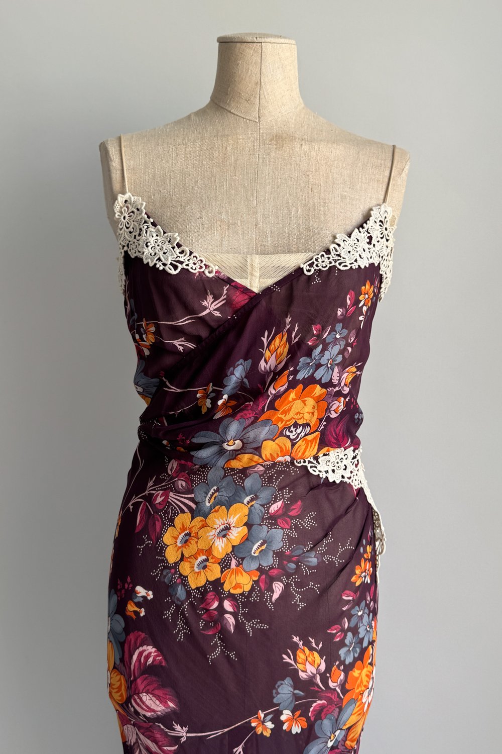 EMERIEU-D&G-Dolce-&-Gabbana-SS-2004-vintage-plum-floral-print-silk-chiffon-slip-dress-with-lace-trim-5