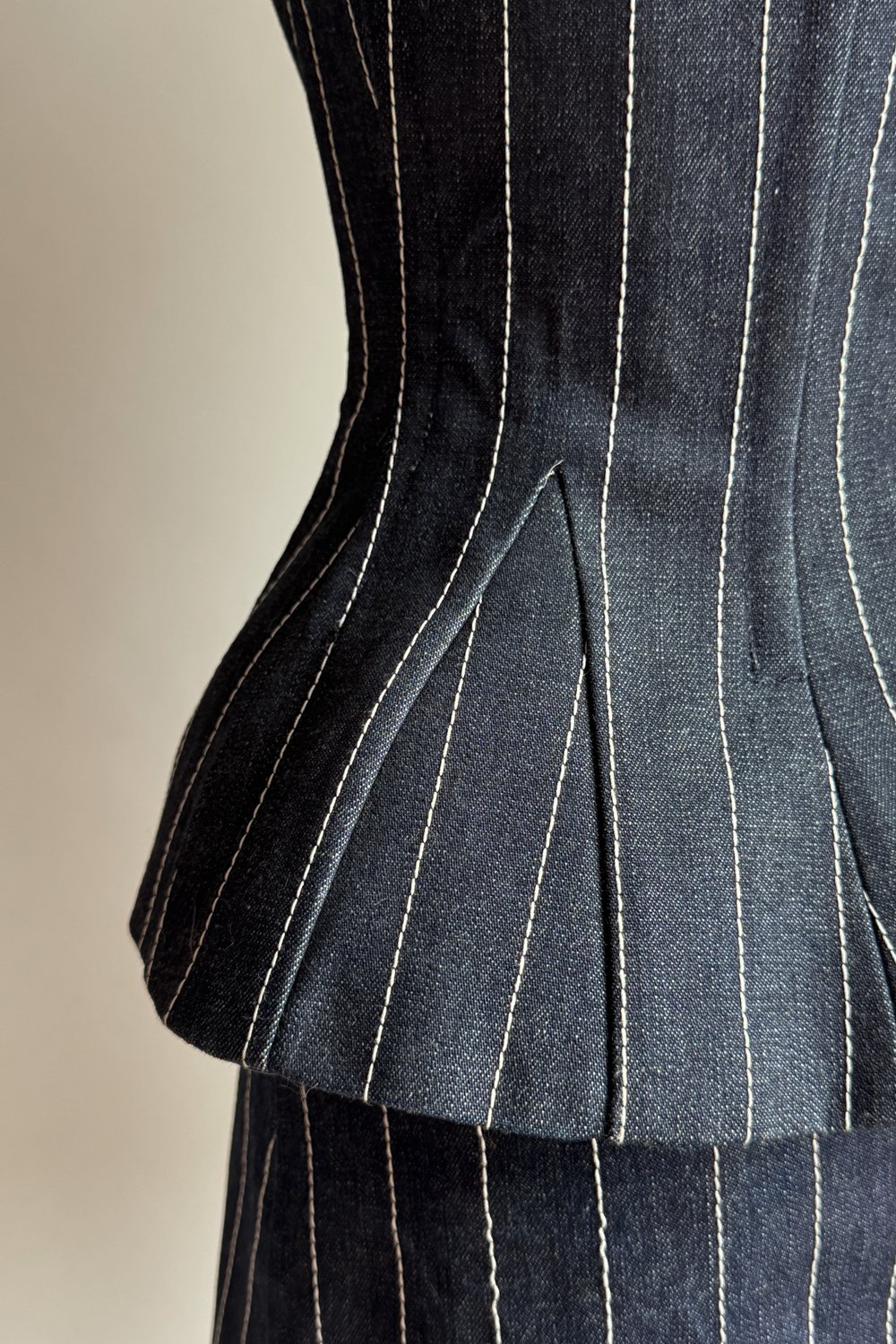 EMERIEU-Dolce-&-Gabbana-SS-2002-vintage-navy-pinstipe-denim-lace-up-corset-mini-skirt-set-8