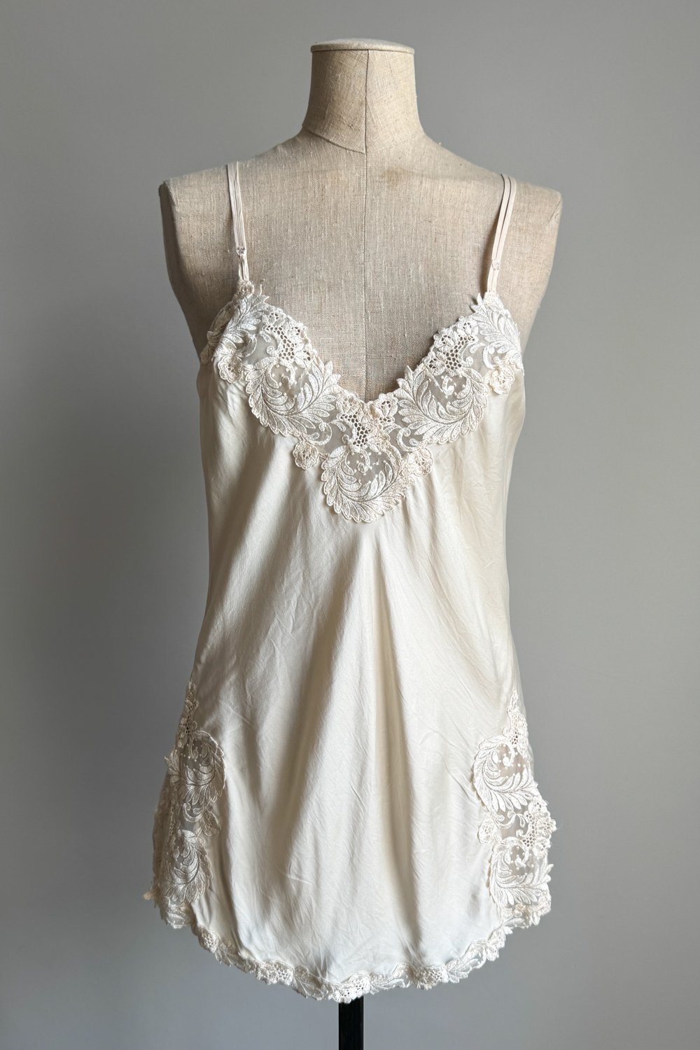 EMERIEU-La-Perla-1990s-vintage-ivory-silk-mini-slip-dress-venice-lace-trim-1