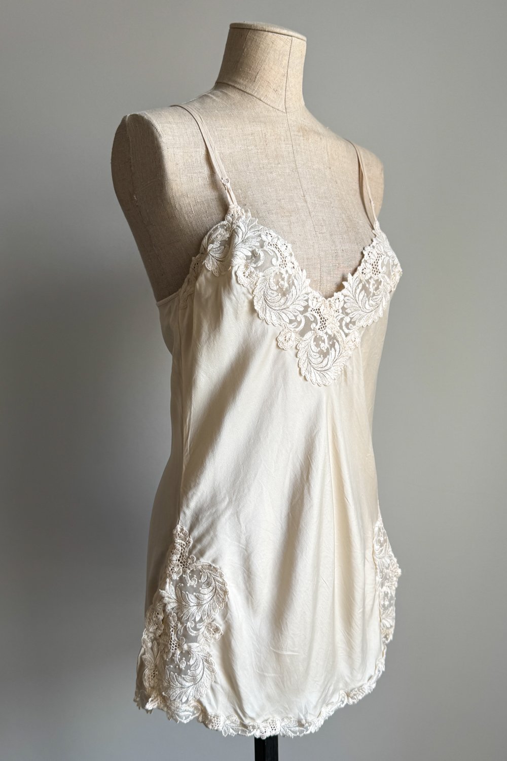 EMERIEU-La-Perla-1990s-vintage-ivory-silk-mini-slip-dress-venice-lace-trim-2