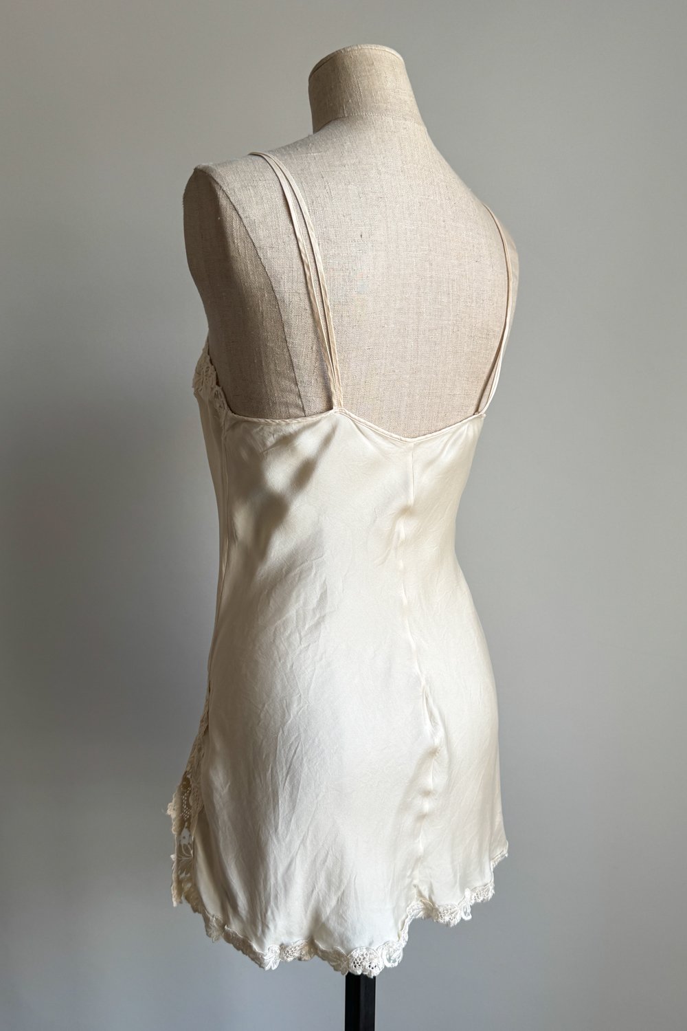 EMERIEU-La-Perla-1990s-vintage-ivory-silk-mini-slip-dress-venice-lace-trim-3