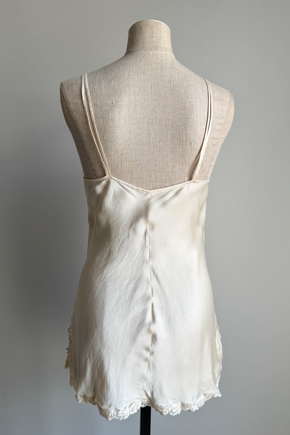 EMERIEU-La-Perla-1990s-vintage-ivory-silk-mini-slip-dress-venice-lace-trim-4