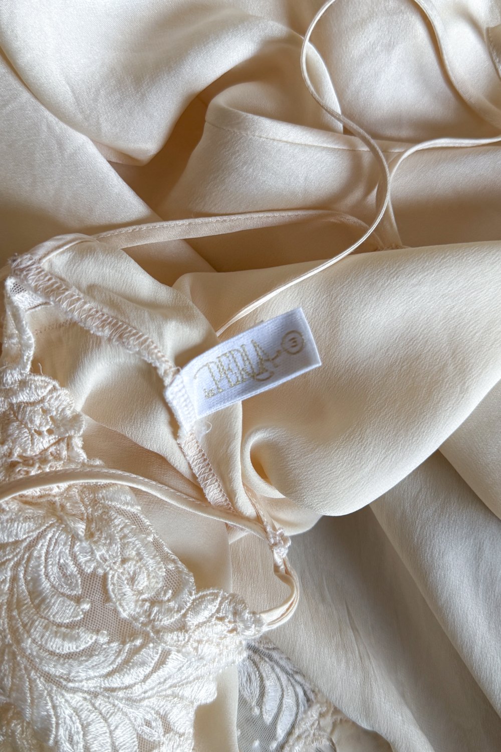 EMERIEU-La-Perla-1990s-vintage-ivory-silk-mini-slip-dress-venice-lace-trim-label