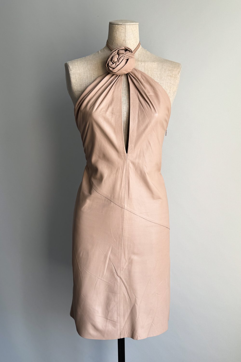 EMERIEU-Gucci-by-Tom-Ford-FW-1999-vintage-beige-leather-halter-midi-dress-1