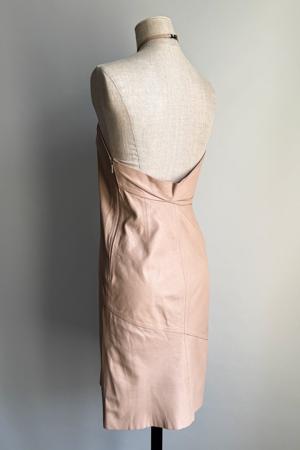 EMERIEU-Gucci-by-Tom-Ford-FW-1999-vintage-beige-leather-halter-midi-dress-3