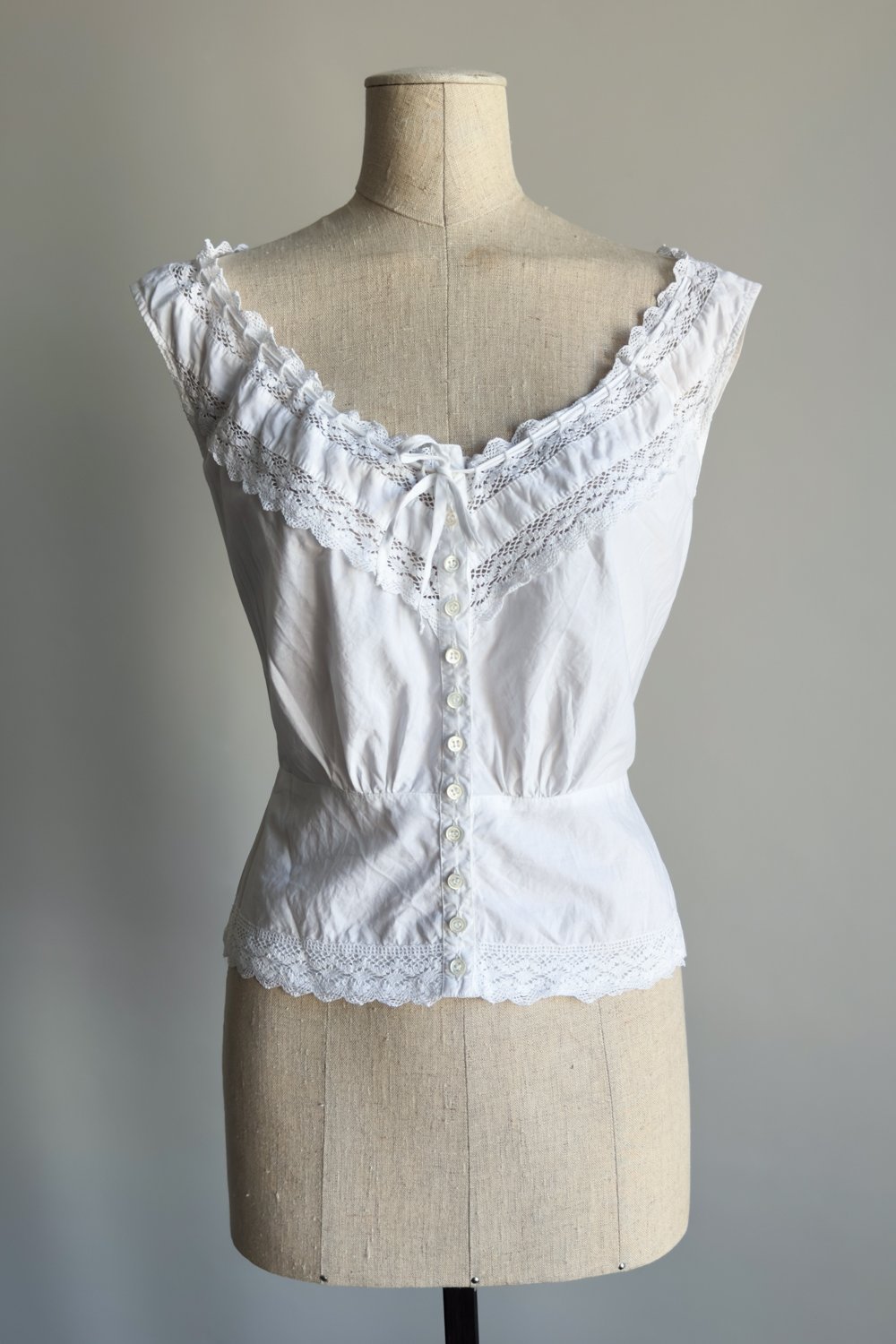 EMERIEU-La-Perla-1990s-vintage-white-cotton-lace-trim-camisole-milkmaid-top-1