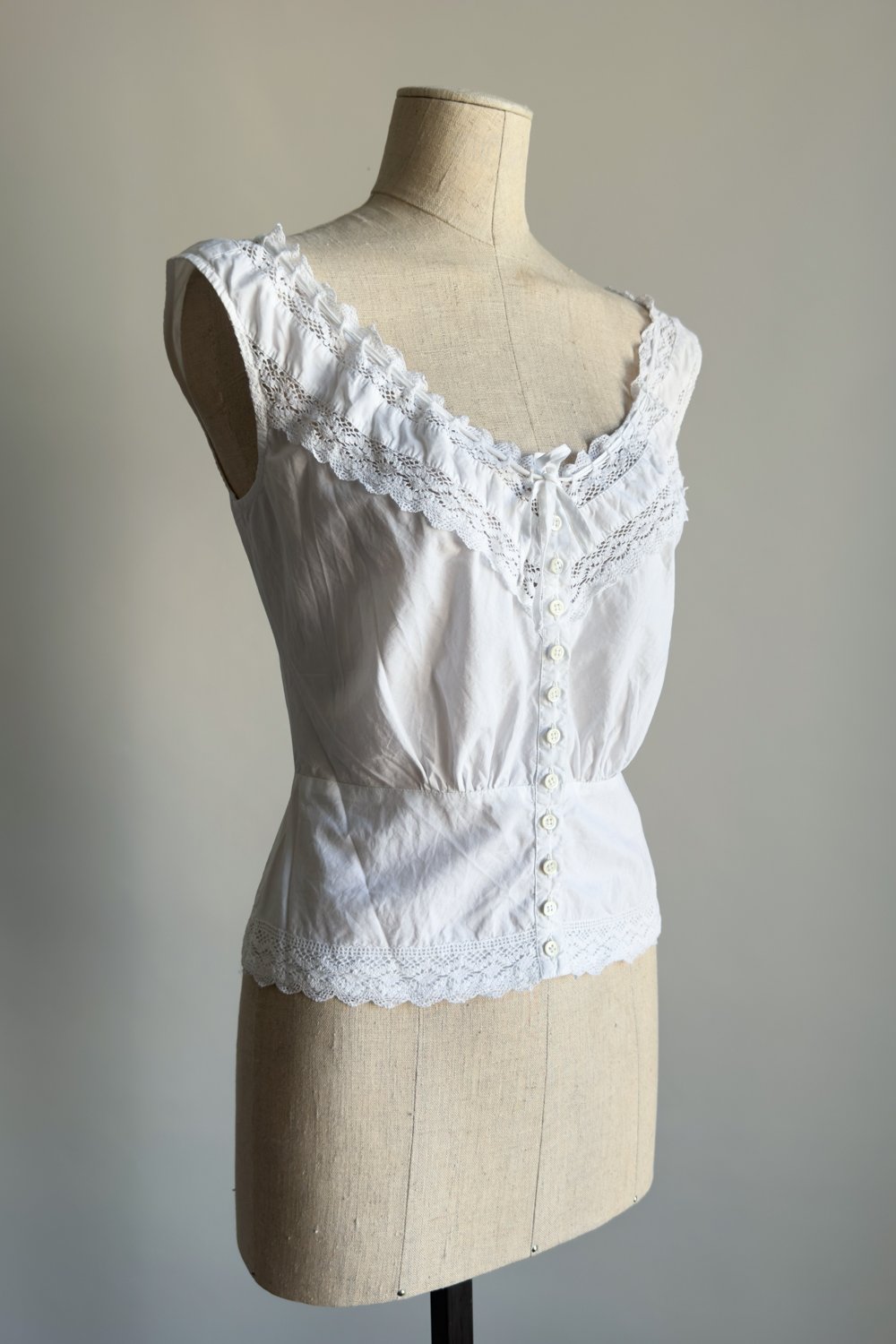 EMERIEU-La-Perla-1990s-vintage-white-cotton-lace-trim-camisole-milkmaid-top-2