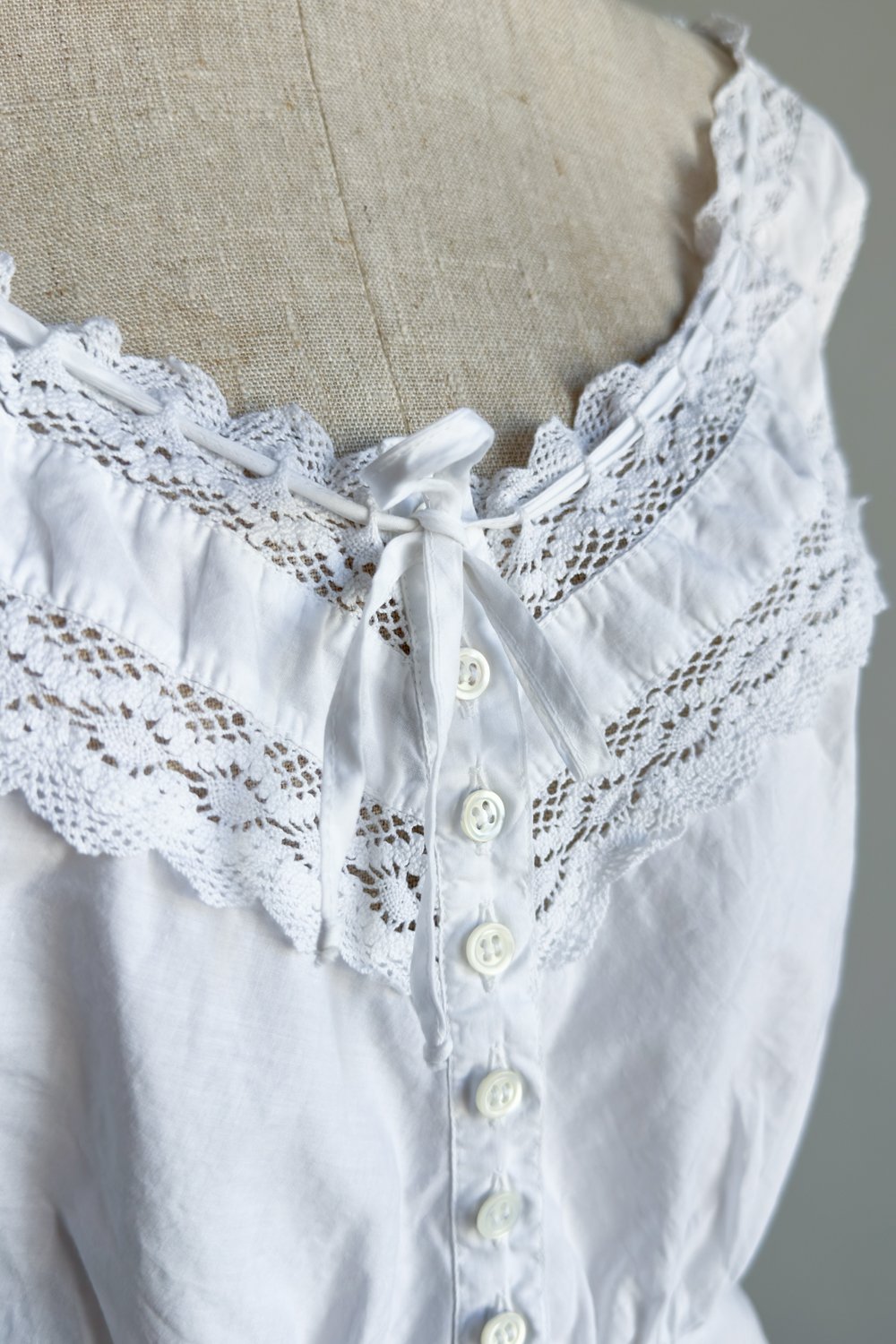 EMERIEU-La-Perla-1990s-vintage-white-cotton-lace-trim-camisole-milkmaid-top-5