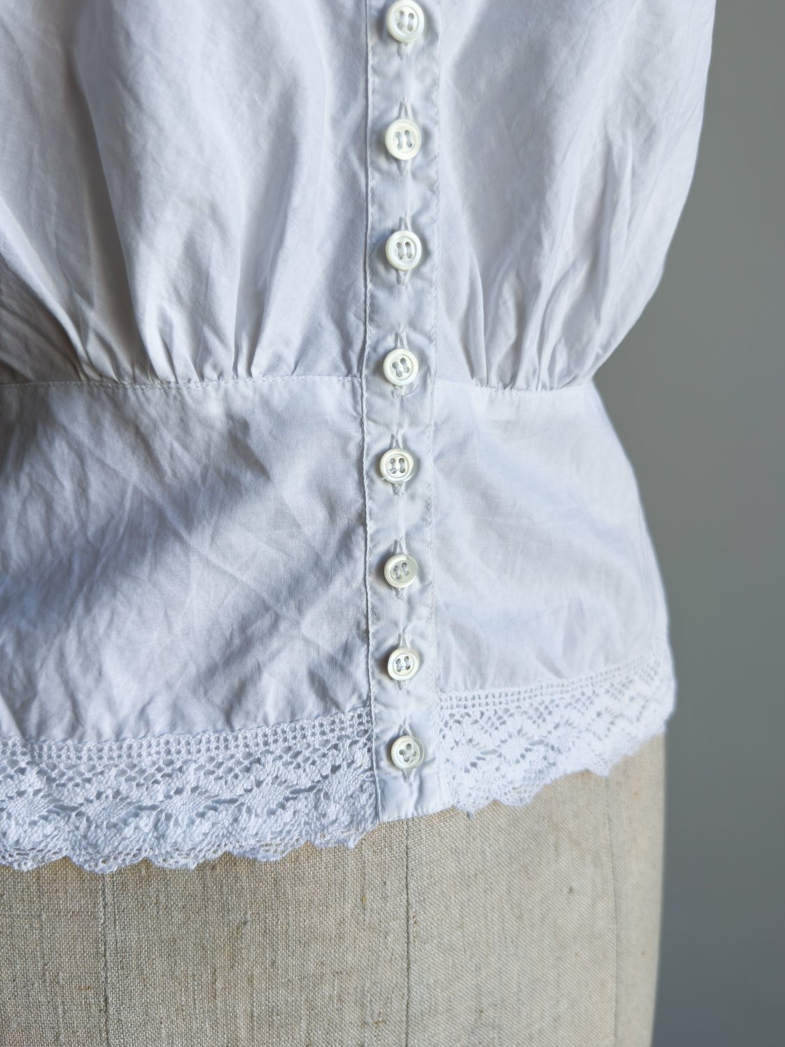EMERIEU-La-Perla-1990s-vintage-white-cotton-lace-trim-camisole-milkmaid-top-6