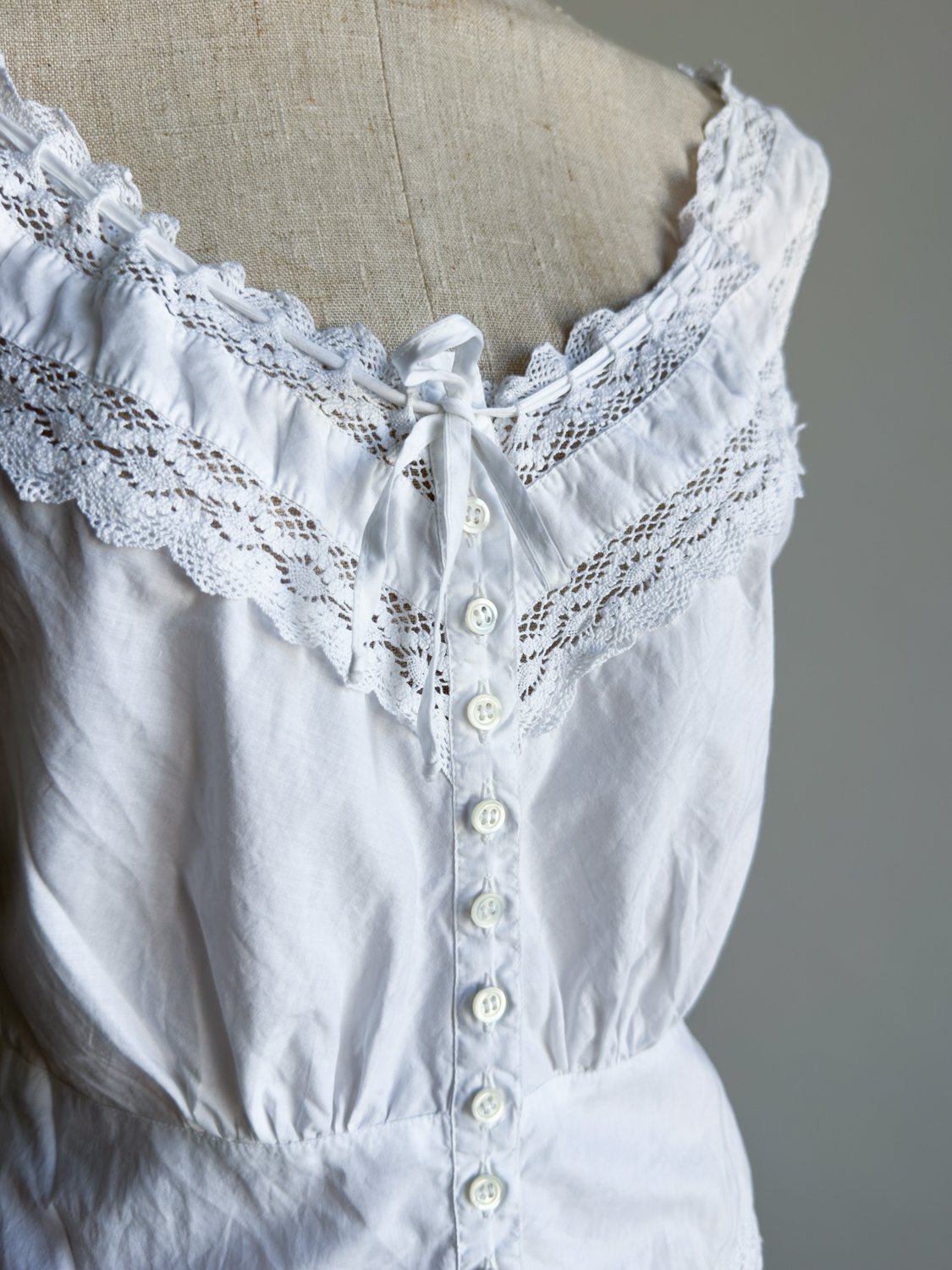 EMERIEU-La-Perla-1990s-vintage-white-cotton-lace-trim-camisole-milkmaid-top-7