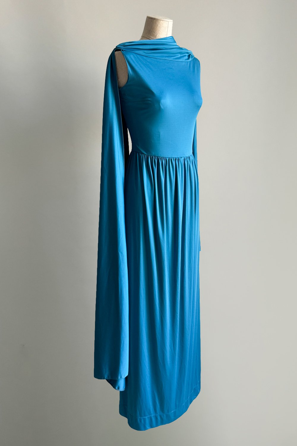 EMERIEU-Lanvin-1970s-vintage-blue-azure-jersey-cape-gown-2