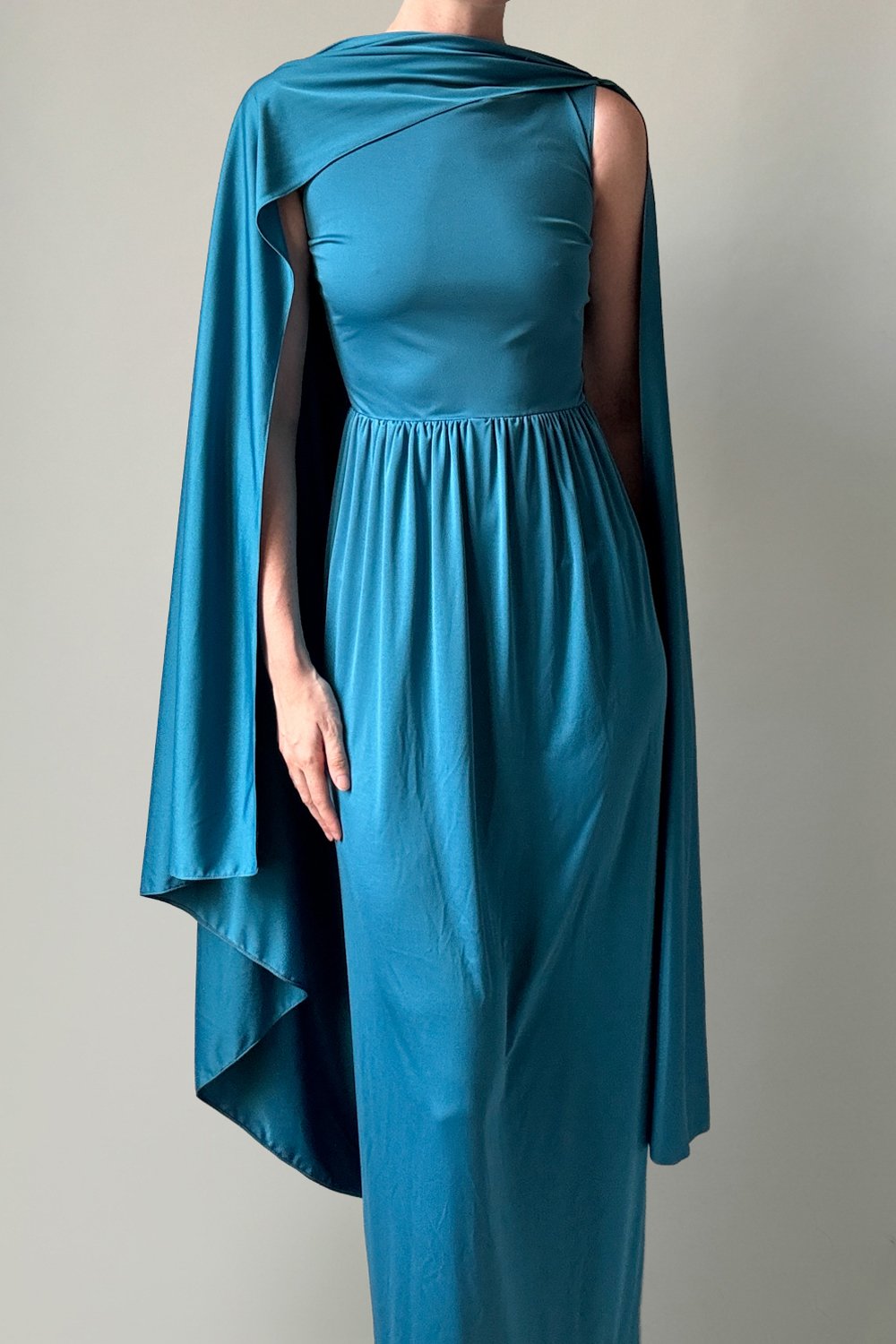 EMERIEU-Lanvin-1970s-vintage-blue-azure-jersey-cape-gown-model-2