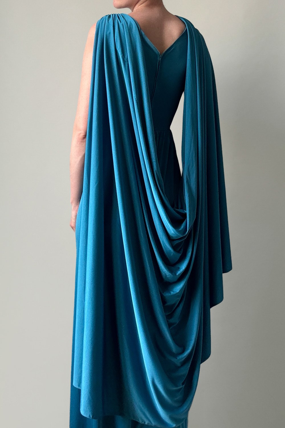 EMERIEU-Lanvin-1970s-vintage-blue-azure-jersey-cape-gown-model-3
