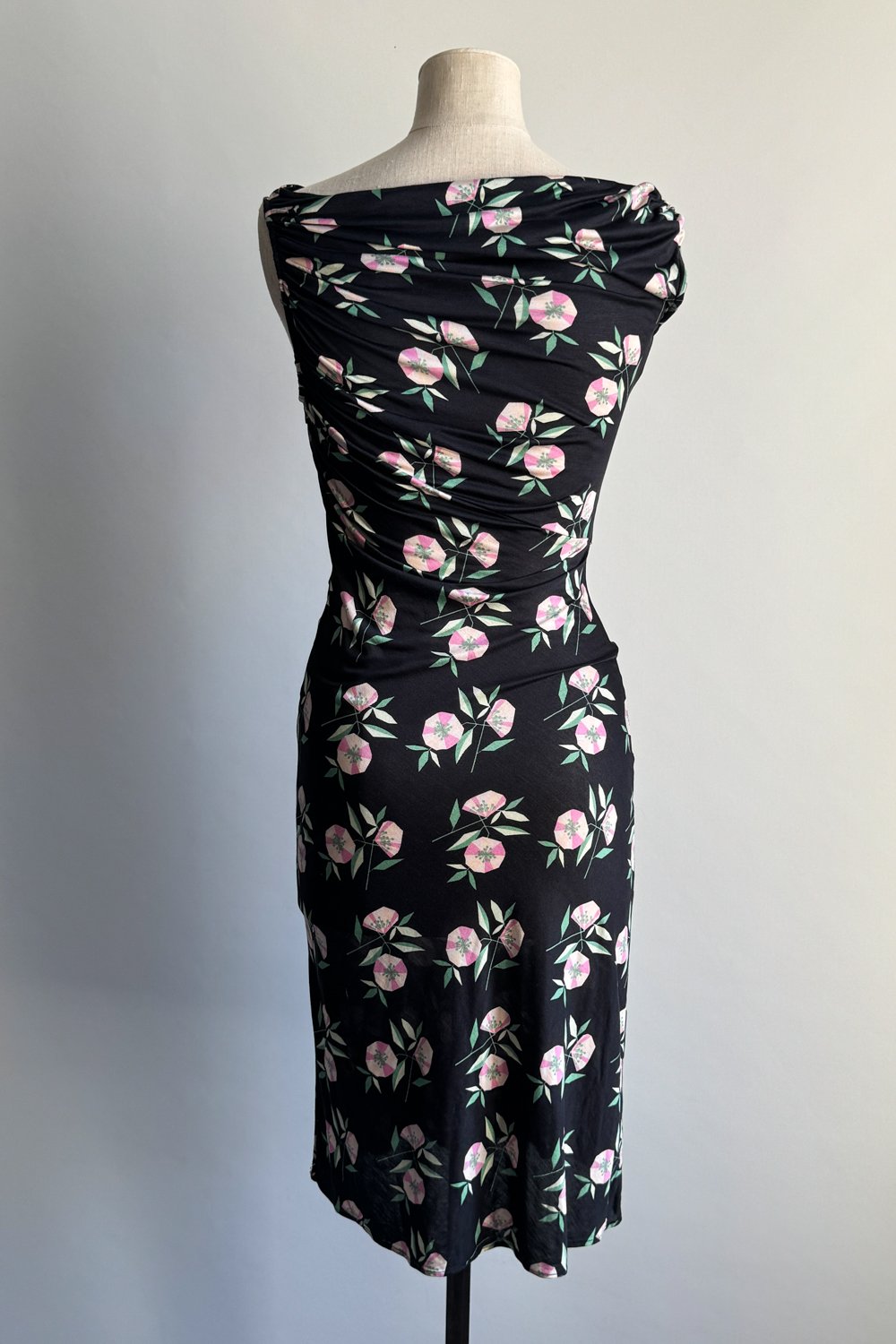 EMERIEU-Gianni-Versace-SS-1998-vintage-black-floral-print-ruched-jersey-midi-dress-4