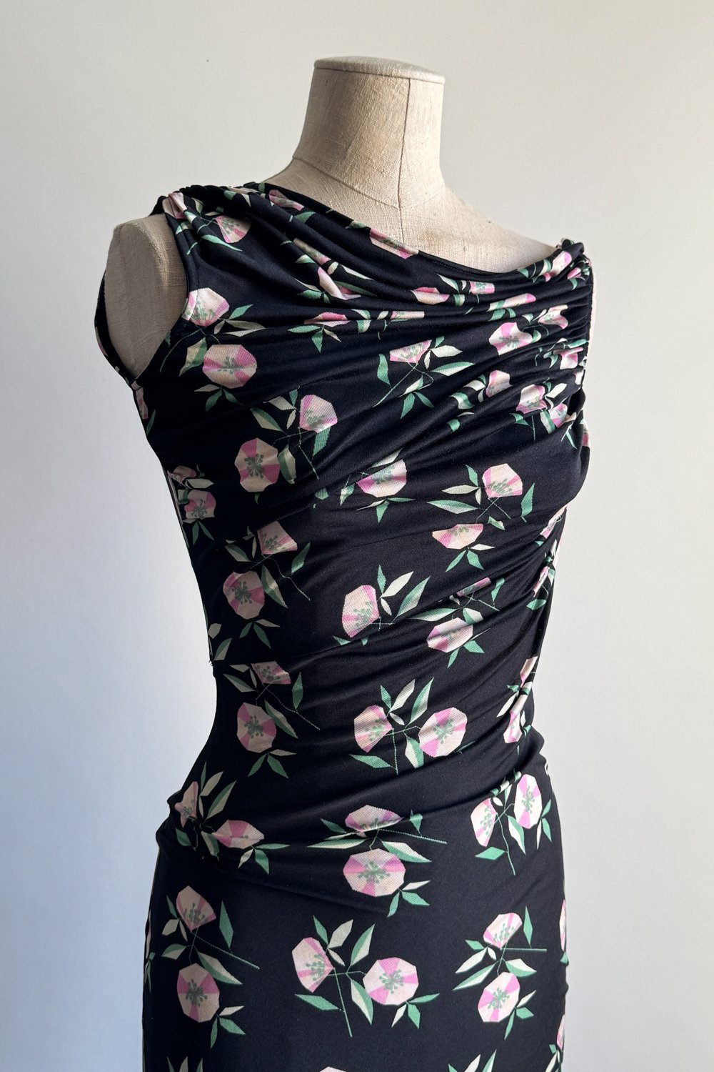 EMERIEU-Gianni-Versace-SS-1998-vintage-black-floral-print-ruched-jersey-midi-dress-5