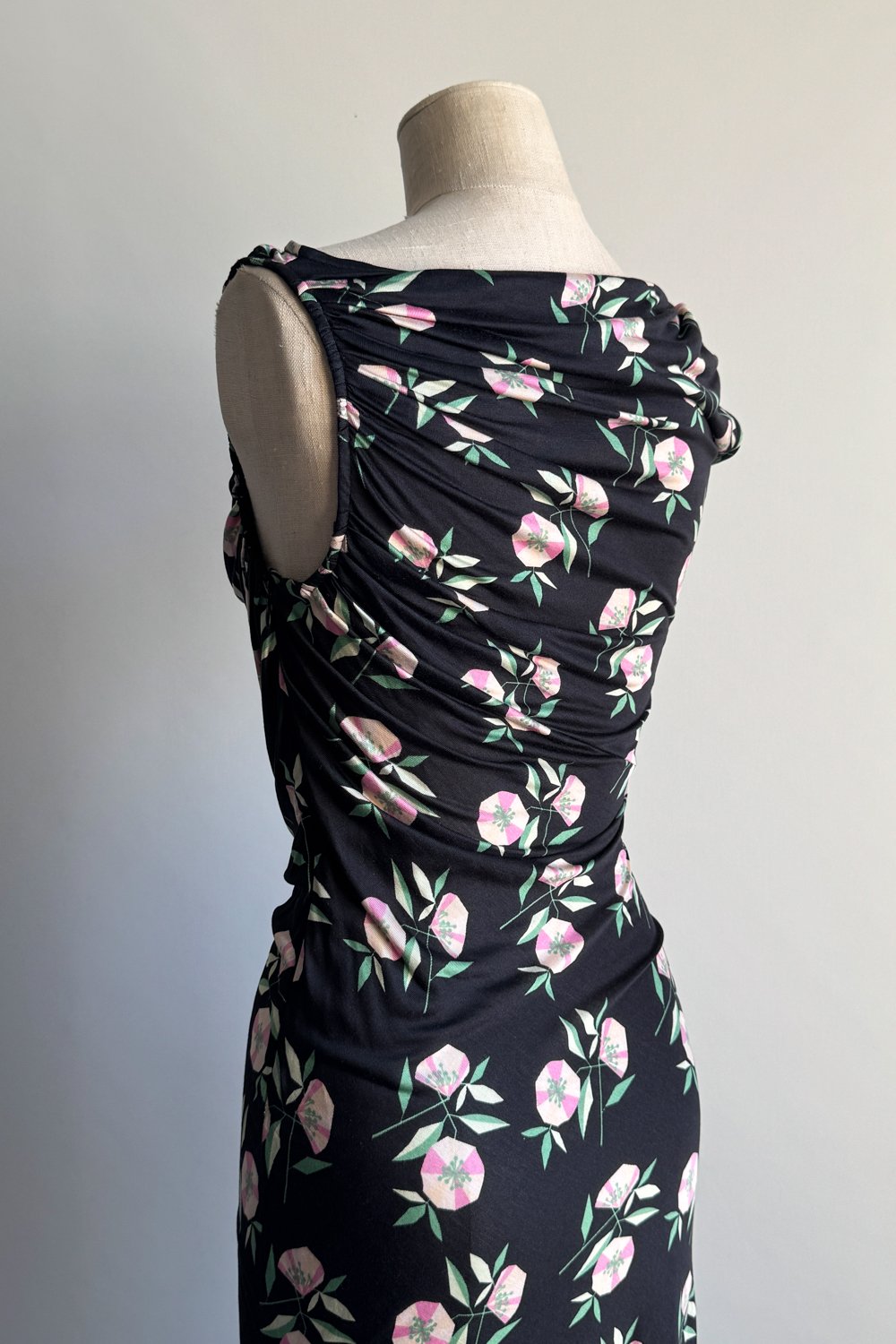 EMERIEU-Gianni-Versace-SS-1998-vintage-black-floral-print-ruched-jersey-midi-dress-8