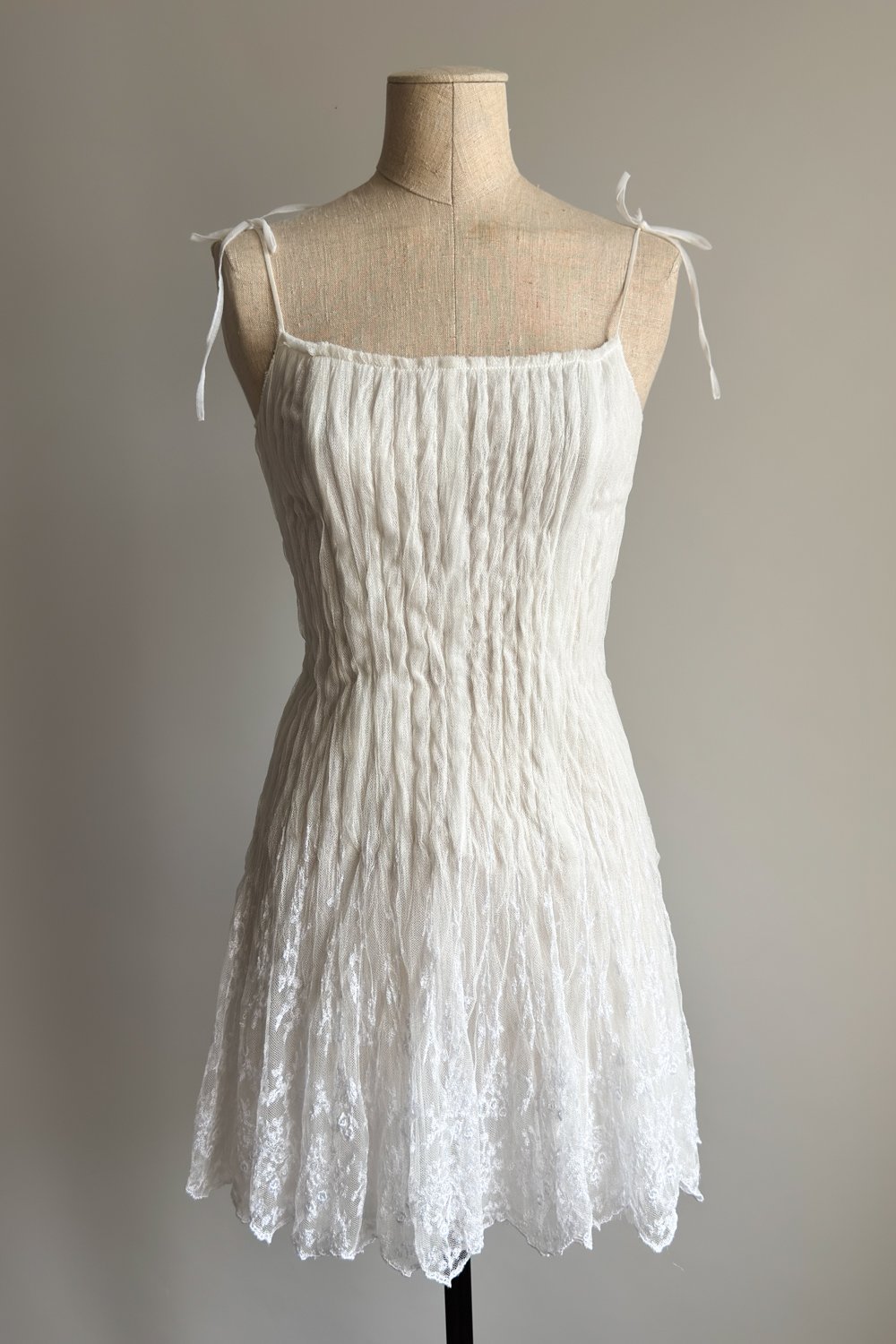 EMERIEU-La-Perla-1990s-vintage-white-lace-mini-dress-1