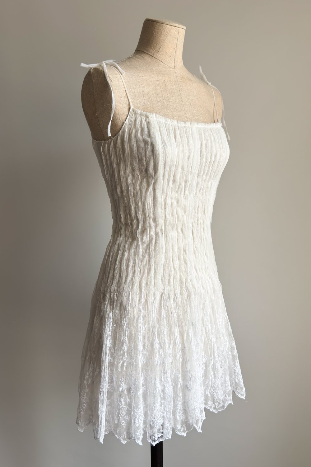 EMERIEU-La-Perla-1990s-vintage-white-lace-mini-dress-2