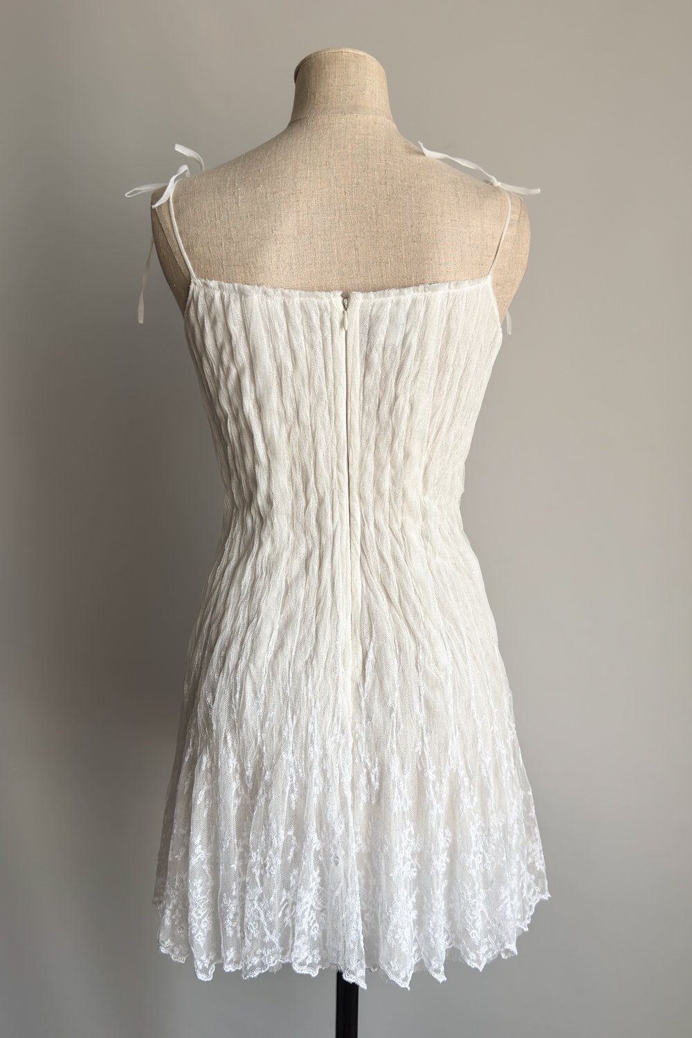 EMERIEU-La-Perla-1990s-vintage-white-lace-mini-dress-4