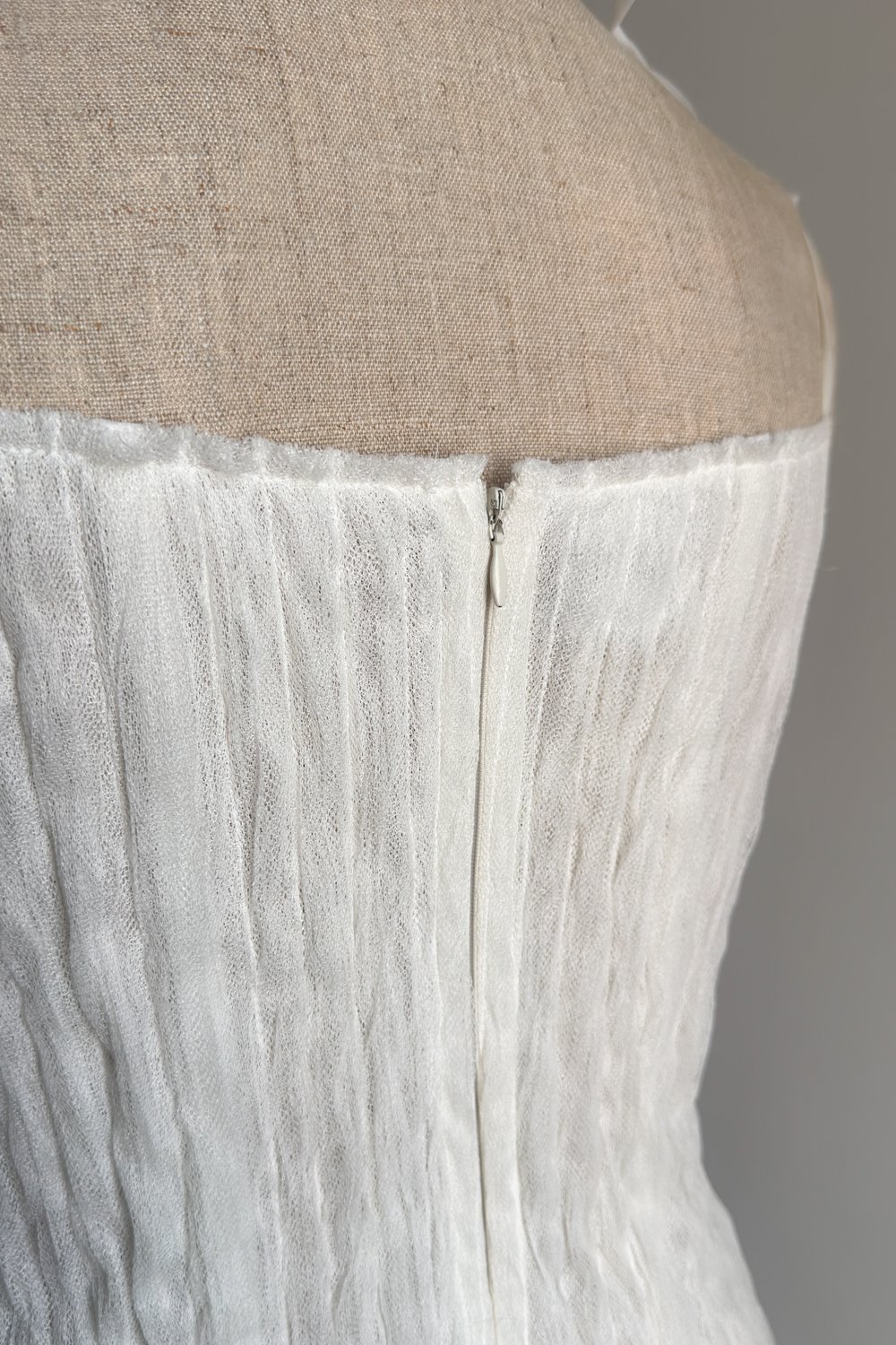 EMERIEU-La-Perla-1990s-vintage-white-lace-mini-dress-6