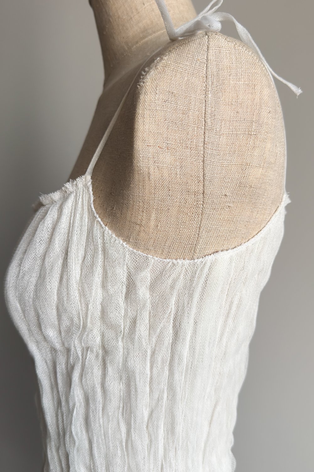 EMERIEU-La-Perla-1990s-vintage-white-lace-mini-dress-7