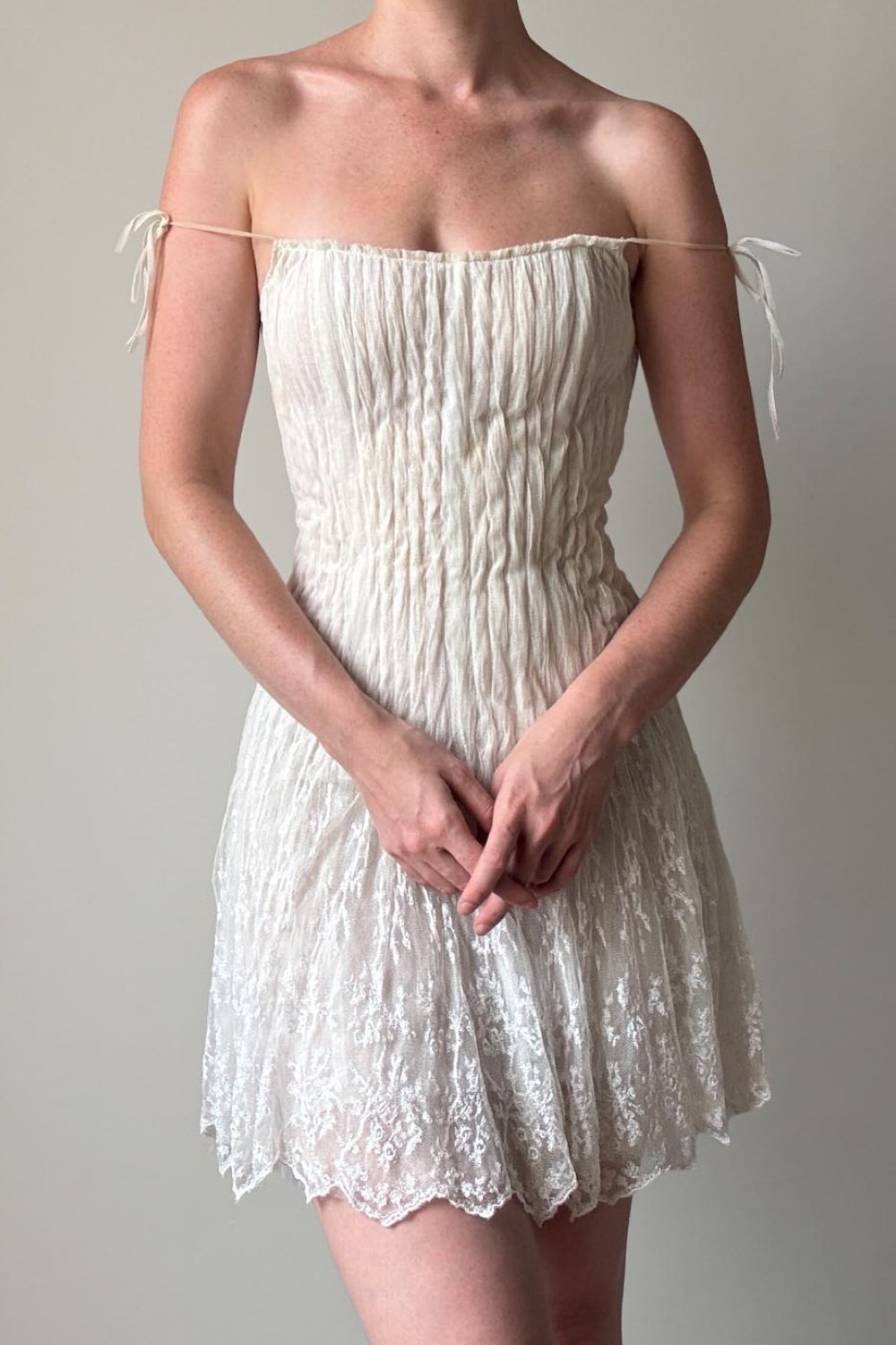 EMERIEU-La-Perla-1990s-vintage-white-lace-mini-dress-model