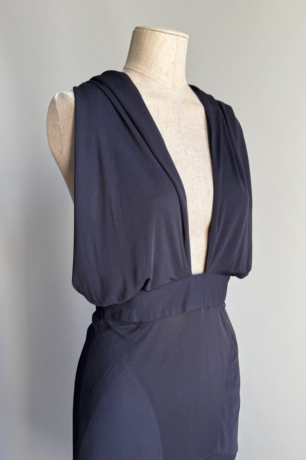 EMERIEU-Alaia-FW-1984-vintage-hooded-dark-blue-midi-dress-5