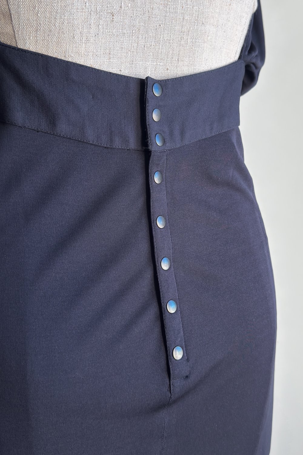 EMERIEU-Alaia-FW-1984-vintage-hooded-dark-blue-midi-dress-7