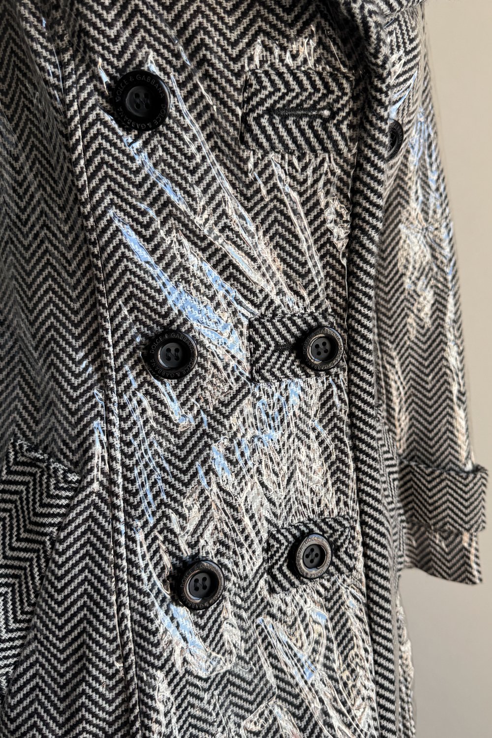 EMERIEU-Dolce-&-Gabbana-FW-1995-vintage-grey-herringbone-wool-trench-coat-with-plastic-overlay-5