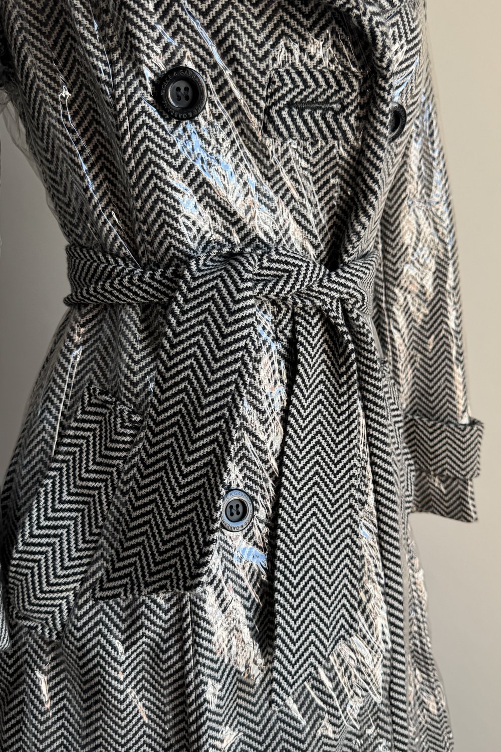EMERIEU-Dolce-&-Gabbana-FW-1995-vintage-grey-herringbone-wool-trench-coat-with-plastic-overlay-8