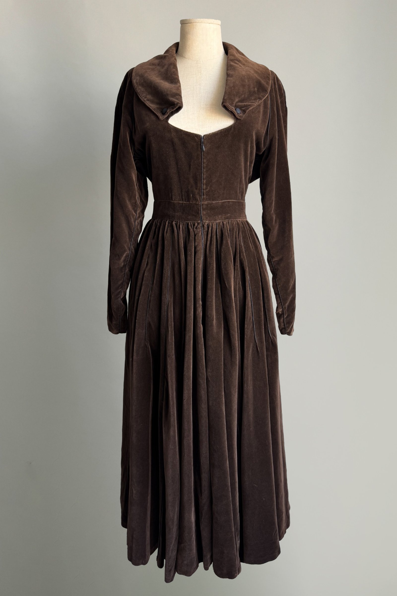 EMERIEU-Alaïa-FW-1988-vintage-whimsical-brown-velvet-corset-fitted-long-sleeves-maxi-dress-1