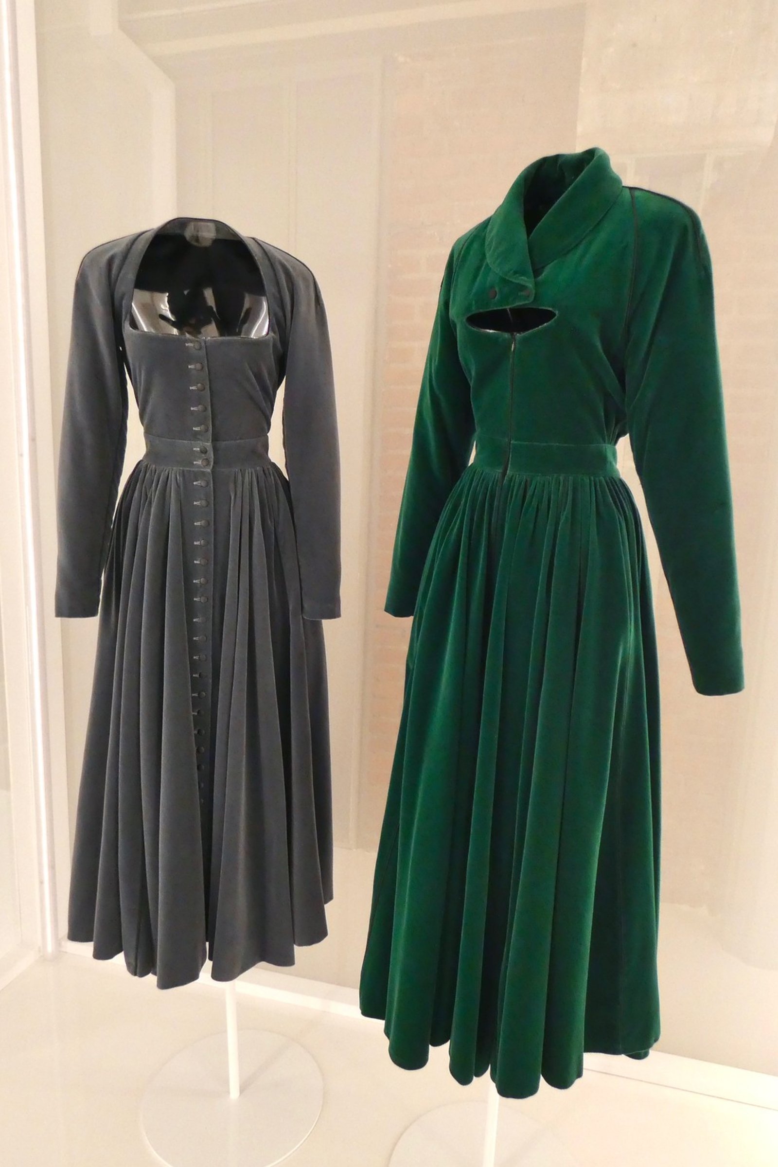 EMERIEU-Alaïa-FW-1988-vintage-whimsical-brown-velvet-corset-fitted-long-sleeves-maxi-dress-exhibition