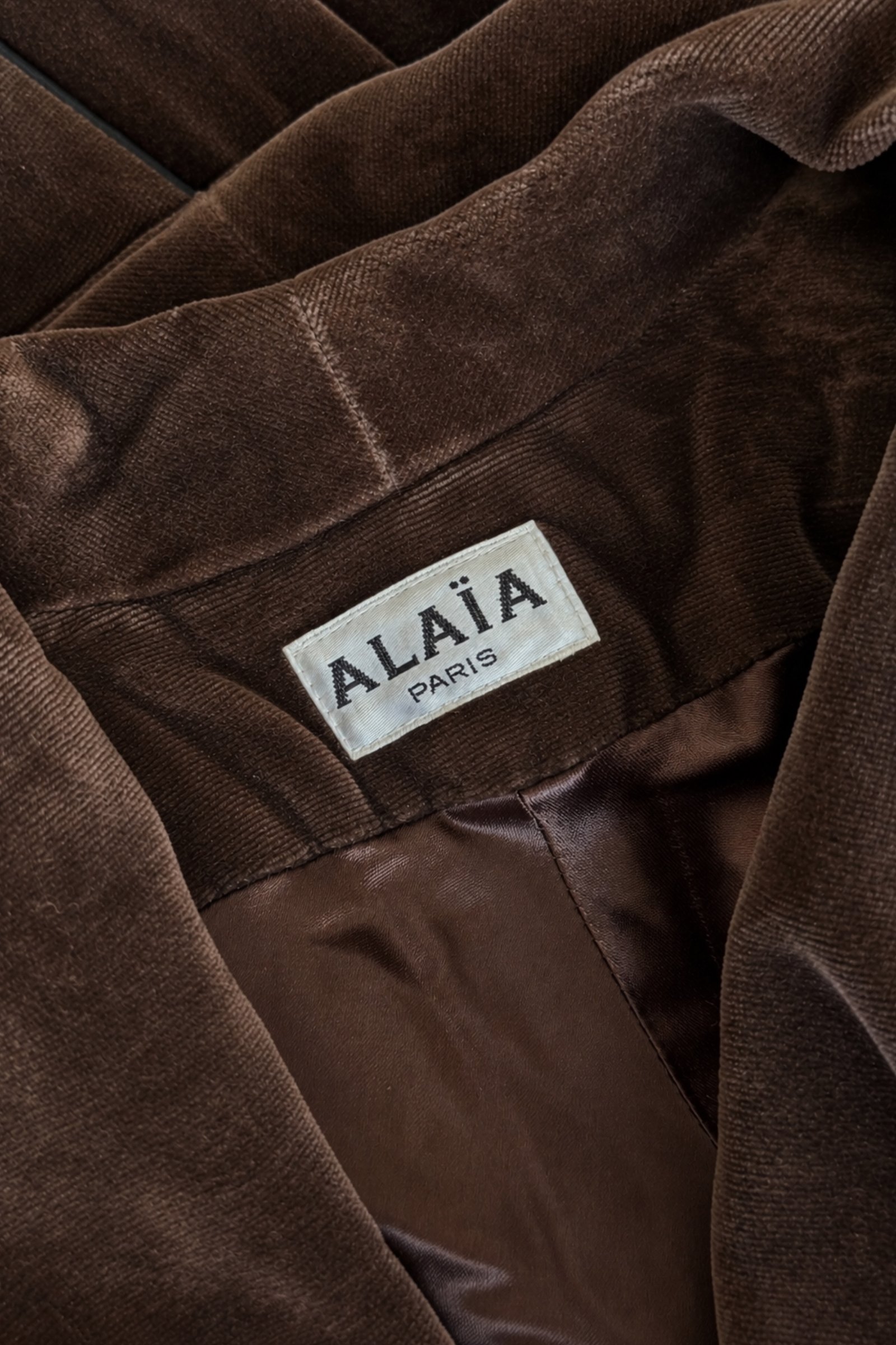 EMERIEU-Alaïa-FW-1988-vintage-whimsical-brown-velvet-corset-fitted-long-sleeves-maxi-dress-label